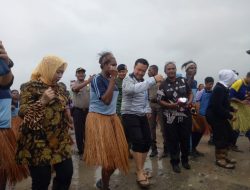 Menuju PON XX, Menpora RI Tari Seka Bersama Ribuan Pelajar Mimika