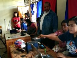 Wabup Jayawijaya Pantau Perekaman E-KTP Di Distrik Yalengga
