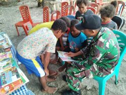 Sediakan 300 Buku, Begini Cara TNI Ajak Anak-Anak Yapen Agar Rajin Membaca