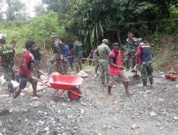 Warga Kampung Mandiri Jaya Bantu TNI Kerjakan Sasaran Fisik