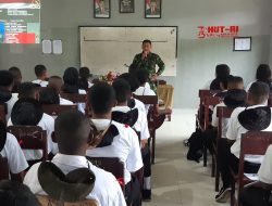 Kodim 1710/Mimika Beri Materi Wawasan Kebangsaan Kepada Siswa