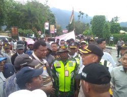 Tuntun Bayar Tanah Bandara Sentani, Puluhan Masyarakat Adat di 5 Kampung Demo di Bandara Sentani