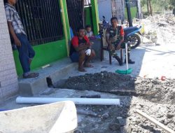 Baksos dan Anjangsana di Kampung Yoko, Babinsa Minta Masyarakat Selalu Kompak Jaga Kemanan