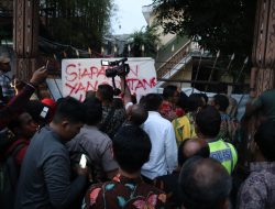Ditolak Mahasiswa Papua Saat Kunjungi Asrama di Surabaya, Gubernur : Saya Kecewa Dengan Sikap Mereka
