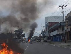 Massa Rusak Bandara Sorong