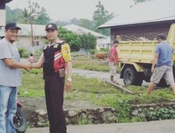 Bhabinkamtibmas Polres Nabire Sambangi Warga Dan Berikan Himbauan Untuk Tak Mudah Diprovokasi