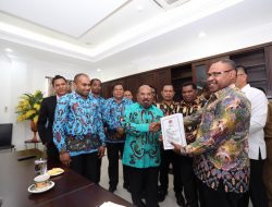 KPU Serahkan Hasil Penetapan Caleg DPRP Terpilih 2019, Begini Tanggapan Gubernur Papua