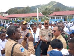 Kapolres dan Pejabat Pemkab Tolikara Himbau Pelajar SMP dan SMA Jaga Kamtibmas