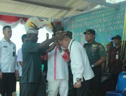 Disematkan Topi Cenderawasih Dan Kalung Batu, Ramses Wally : Menhan RI Sah Sebagai Anak Adat Babrongko Umandrouw