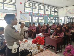 Polisi Berikan Pemahaman Tentang Tertib Lalu Lintas Pada Siswa SMA N 2 Serui