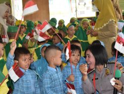 Polisi Pi Ajar di TK Aisyiyah Bustanul Athfal Nabire