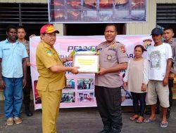 Polres Asmat Salurkan Bantuan Bagi Korban Kebakaran