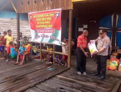 Sampaikan Pesan Kamtibmas, Polres Mimika Bagi Sembako
