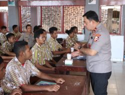 Polri Berikan Pembekalan Dasar-dasar Pancasila pada Siswa SMA 2 Jayapura