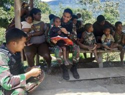 Begini Cara TNI Ngajar Anak-Anak Di Kampung Tirineri