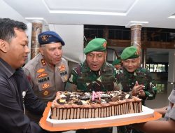 HUT TNI, Kapolda Berikan Kejutan Pada Pangdam Cenderawasih