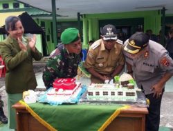 Kejutan Ulang Tahun TNI di dari Personil BKO Polres Keerom