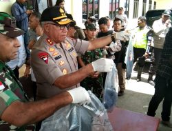 Polisi Gelar Puluhan Senjata Tajam Hasil Razia