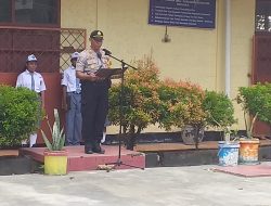 Polisi Jadi Pembina Upacara di SMA Gabungan Jayapura