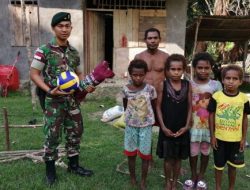 TNI Bantu Sarana Olah Raga Kepada Pemuda Kampung Sawihatami