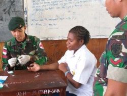 Di Waris, TNI Lakukan Tes Malaria Kepada Siswa dan Siswi SMP