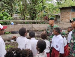 Pak TNI Ajak Pelajar SD Impres Rawa Biru Sayangi Hewan Sejak Dini