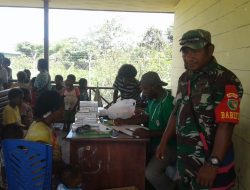TNI Gelar Giat Peduli Sehat Bagi Balita dan Anak-anak di Kampung Kiliarma