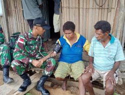 TNI Gelar Patroli Kesehatan di Kampung Kampung Umuaf dan Yamrab