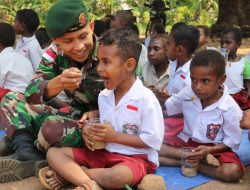 Di Merauke, TNI dan Pelajar SD Peringati Hari Anak Sedunia di Wilayah Perbatasan RI-PNG