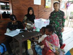 Di Keerom, TNI dan Puskesmas Pitewi Gelar Posyandu dan Penyuluhan Bahaya HIV/AIDS
