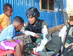 Begini Cara Pak Dokter TNI Ajari Cuci Tangan Baik dan Benar