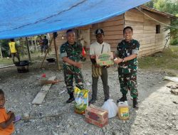 Danramil Serahkan Bantuan Kepada Seorang Tokoh Masyarakat Amungme