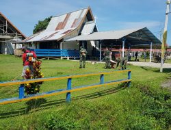 TNI Bantu Masyarakat Bonggo Siapkan Ibadah Natal