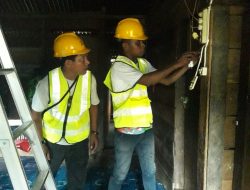 Berikan Bantuan, PLN Listriki 100 Keluarga 3T di Papua dan Papua Barat