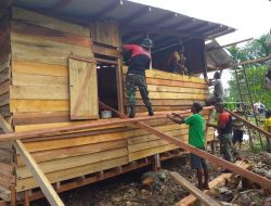 TNI Bantu Bangun Rumah Warga Korban Kebakaran