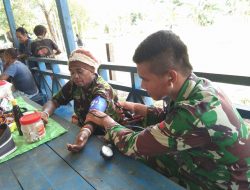 TNI Gelar Pengobatan dan Konsultasi Kesehatan Gratis di Distrik Batom