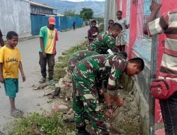 TNI dan Masyarakat Gelar Jumat Bersih