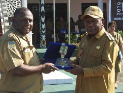Bupati Jayapura Mengapresiasi Perolehan Penghargaan Yang Diterima Radio LPPL Khenambay Umbay