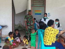 Di Timika, TNI Bantu Puskesmas Saat Kegiatan Posyandu