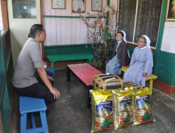 Polda Berikan Bantuan Tali Asih Kepada Tokoh Katolik di Jayawijaya