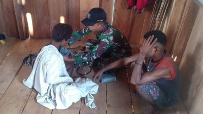 Di Perbatasan TNI Gelar Patroli Kesehatan