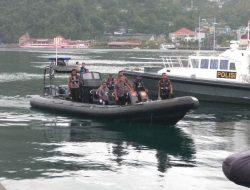 Kecelakaan Laut, Dua Nelayan Berhasil Di Selamatkan Polisi