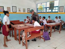 Satgas TNI Pos Berbagi Ilmu di SD Inpres Nafri