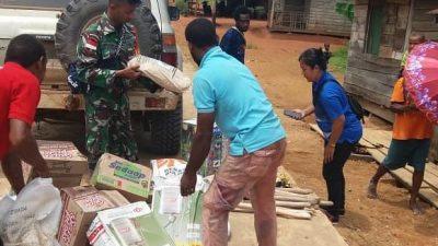 TNI Dampingi Dinas Pertanian Salurkan Bantuan Kepada Poktani Kombut