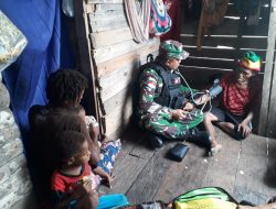 Di Keerom, TNI Lakukan Pengobatan dan Pembagian Sembako