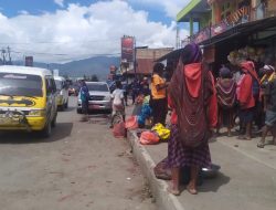 Disnakerindag Jayawijaya Tertibkan Mama-Mama Penjual Sayur
