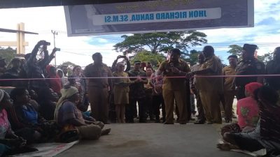 Bupati Kabupaten Jayawijaya dan Wakil Resmikan Pasar Sinakma Wamena