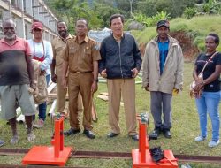 4 Distrik Terima Bantuan Alat Pelintir Benang