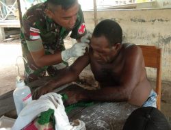 TNI Sambangi Kediaman Leonard dan Obeth Untuk Lakukan Pengobatan