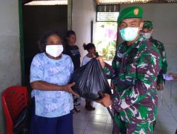 Kodim Yawa Gelar Bagikan Sembako dan Masker di Serui